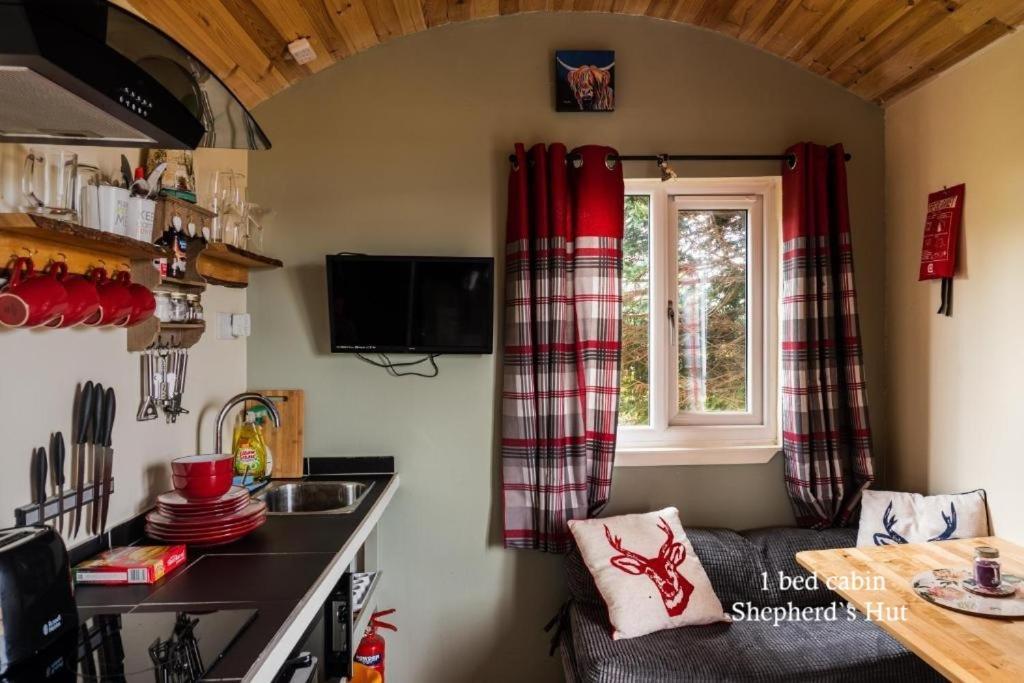 Culbokie Lodges エクステリア 写真