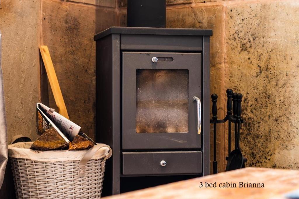 Culbokie Lodges エクステリア 写真