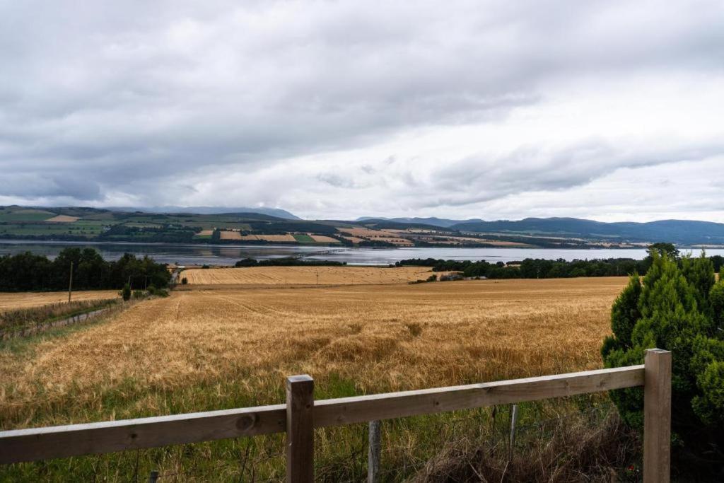 Culbokie Lodges エクステリア 写真